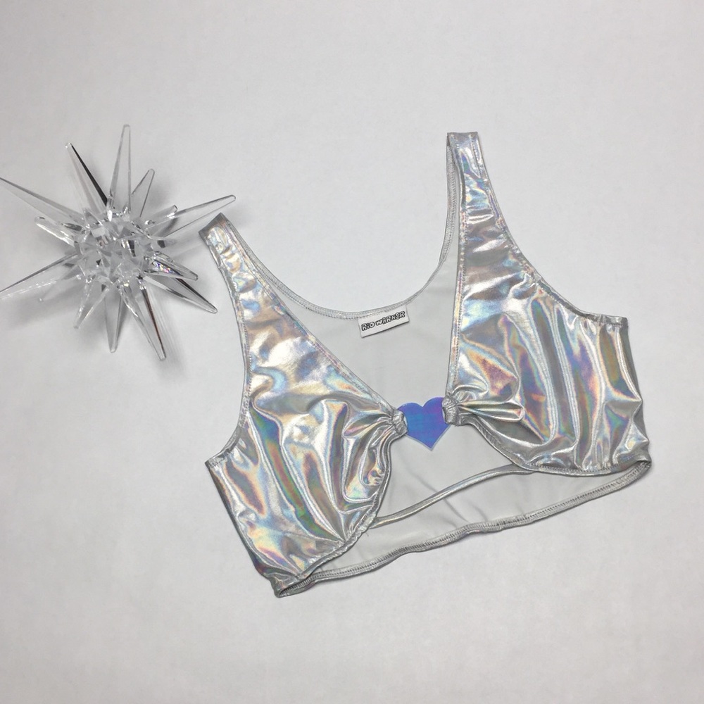 🚫SOLD ON DEPOP🚫 ✨ Holographic Heart Crop ✨ - Picture 1 of 3